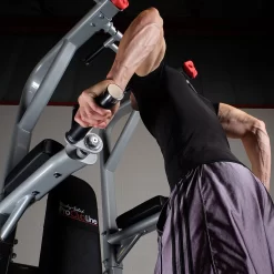 Body Solid Pro Clubline Vertical Knee Raise - SVKR1000 -Optimaal Fitnessapparatuur Winkel SVKR1000 DSCF2312