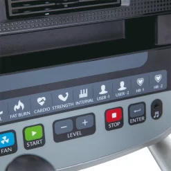Spirit Fitness Crosstrainer - XE395 -Optimaal Fitnessapparatuur Winkel bediening console